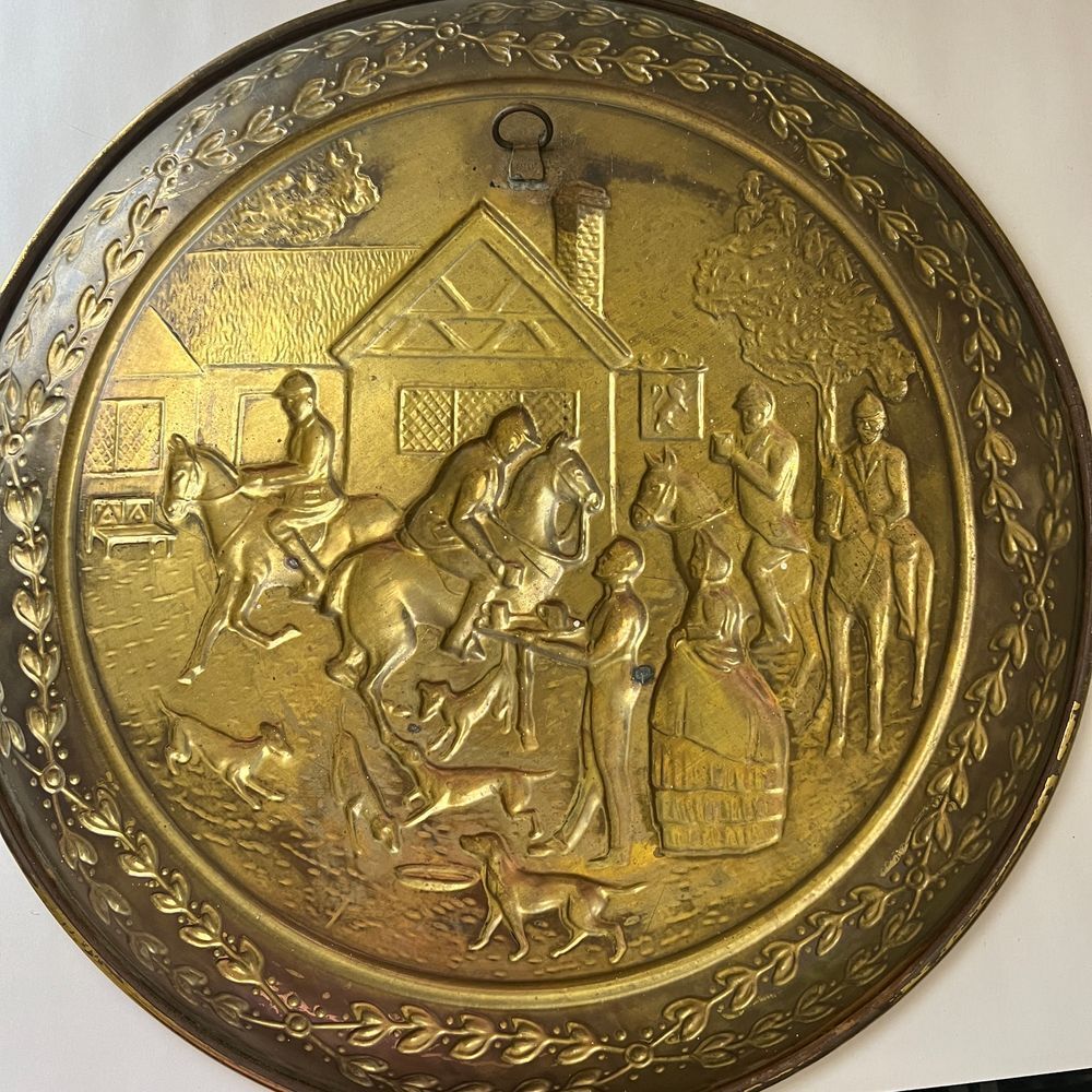 Vintage Brass Wall Plate English Fox Hunt Scene Decorative Round Embossed Art - Picture 3 of 4